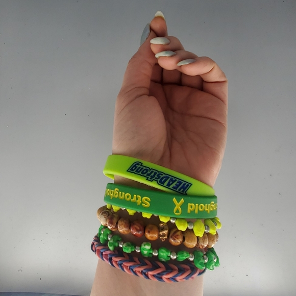 Lot of 6 Beaded Silicone Wood Bracelets - Picture 2 of 9